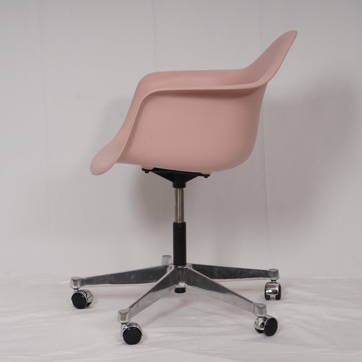 Herman Miller Eames Molded Task Armchair