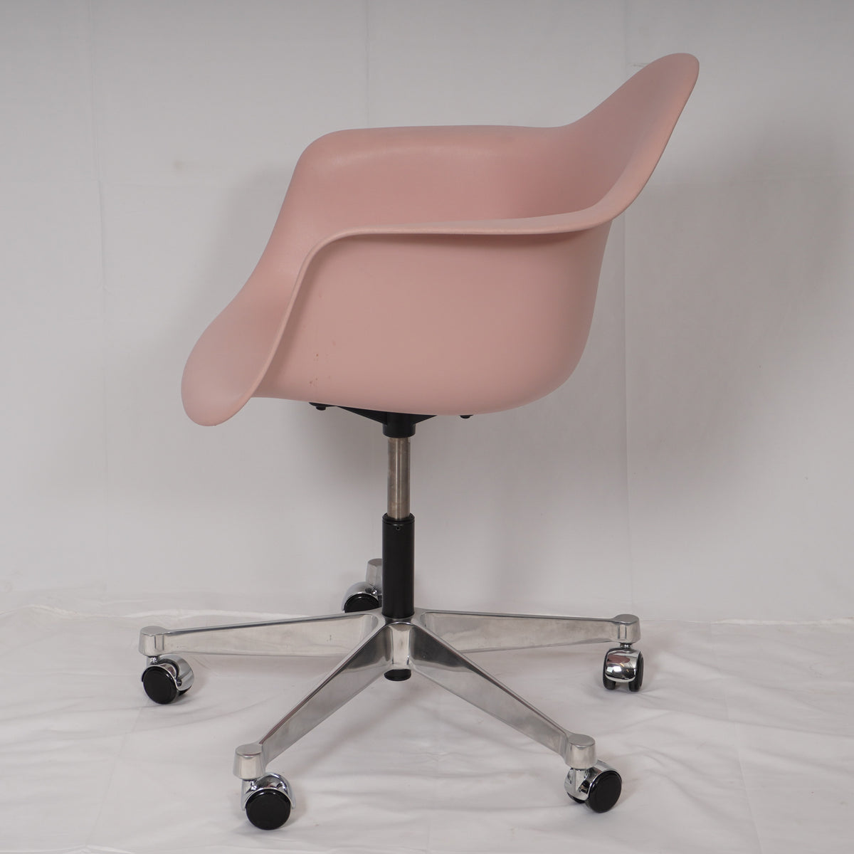 Herman Miller Eames Molded Task Armchair