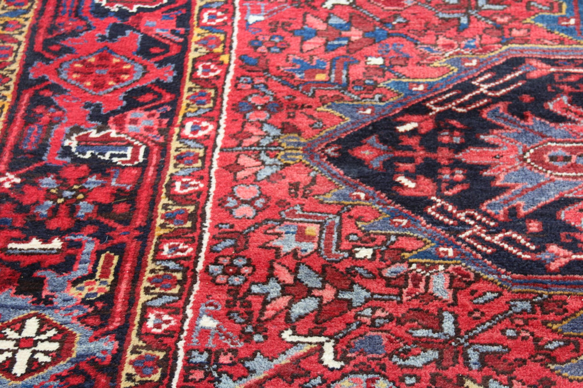 Vintage Persian Heriz in Geometric Pattern (8 ft 11 in x 11 ft)